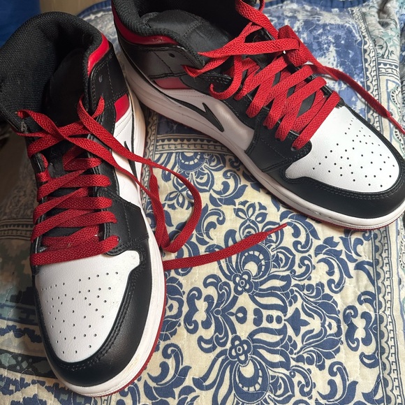 Nike Air Jordan 1 Mid Gym - Picture 2 of 6